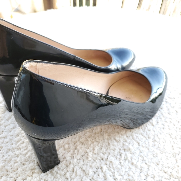 Stuart Weitzman Clasic Black Patent Pumps - Picture 3 of 9